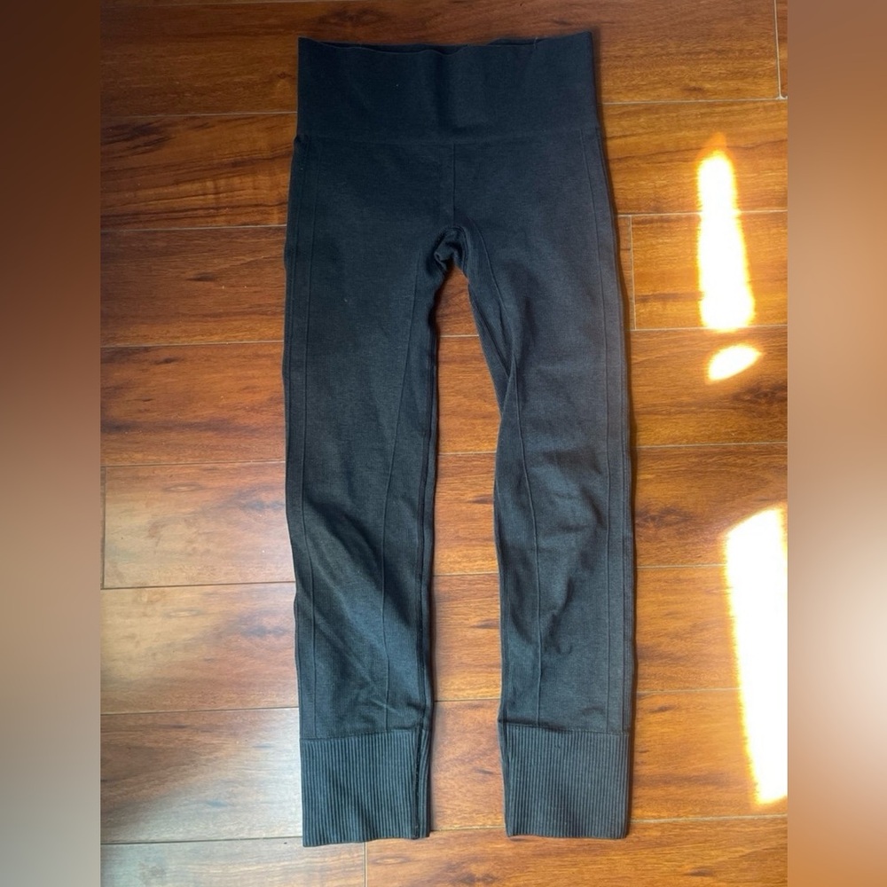 Lululemon Q5 Charcoal Gray Seamless Compression Leggings Size 4